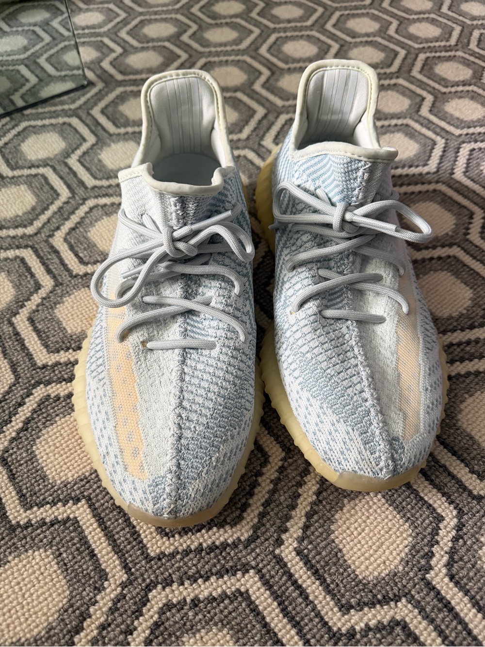 adidas Yeezy Boost 350 V2
Cloud White No Box